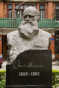 中山大学达尔文雕像
