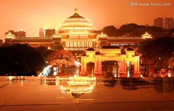 重庆人民大礼堂 雨景倒影