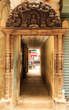 尼泊尔木雕门