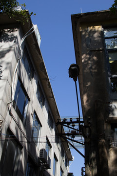 红砖厂蓝天与旧建筑