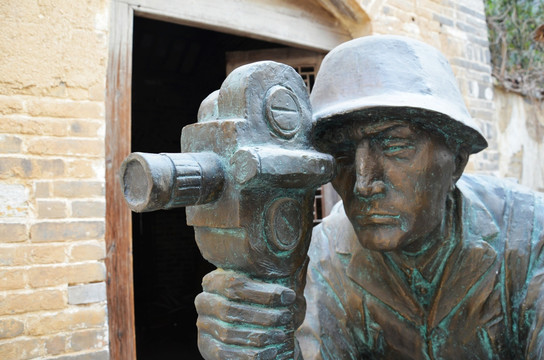 抗战中的国军士兵雕塑