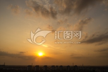 夕阳下的城市