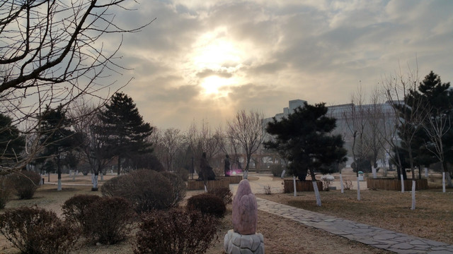 透过乌云的阳光