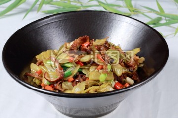 莴笋干炒腊大肠