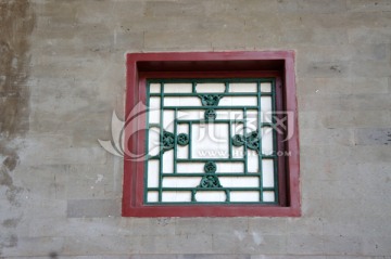 墙壁木窗雕花