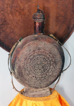 藏族铜扁水壶