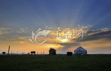 草原晨光 牧场的早晨