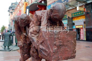 抗战题材雕塑被俘遣返日本兵