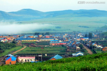 夏季清晨中俄边境村庄