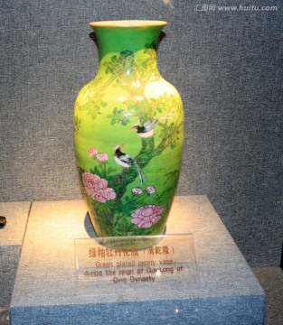 绿釉牡丹花瓶