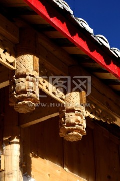藏族民居 屋檐 悬柱