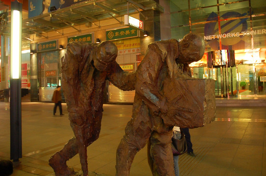 抗战题材雕塑 被俘遣返日本兵