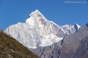 长坪沟遥望四姑娘山幺妹峰