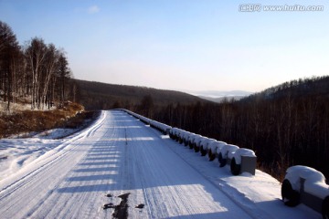 积雪公路