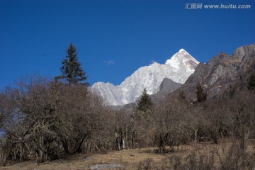 长坪沟遥望四姑娘山幺妹峰