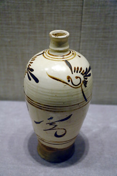 古代磁州窑梅瓶