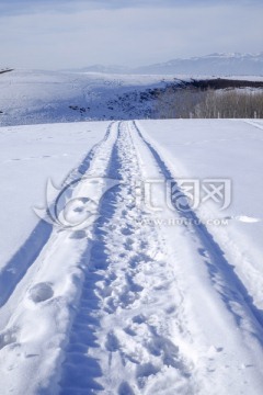 雪地越野