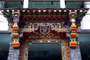 藏式建筑 门檐 雕刻 彩绘