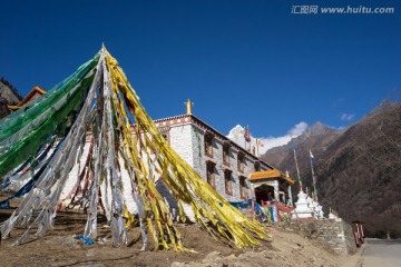 藏传佛教寺庙与四姑娘山幺妹峰