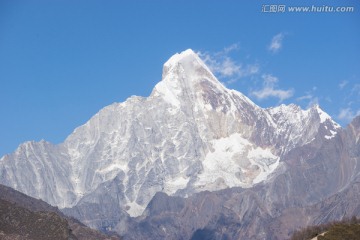 猫鼻梁远眺四姑娘山幺妹峰