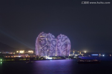 三亚湾滨海建筑夜景灯光秀