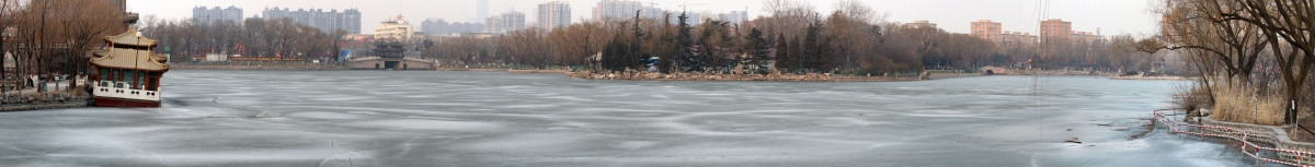 龙潭湖公园冰面全景图