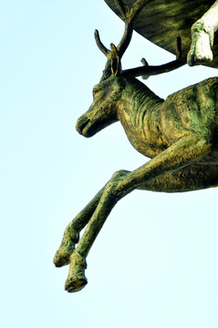 麋鹿铜雕