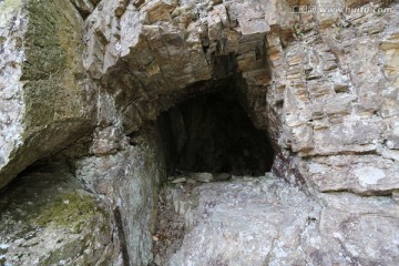 石洞