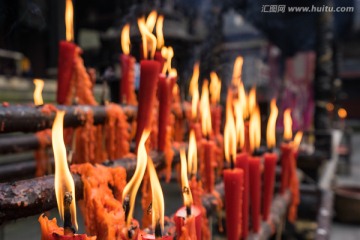 都江堰二王庙燃烧的红蜡烛