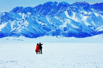 新疆赛里木湖冰雪情人旅游