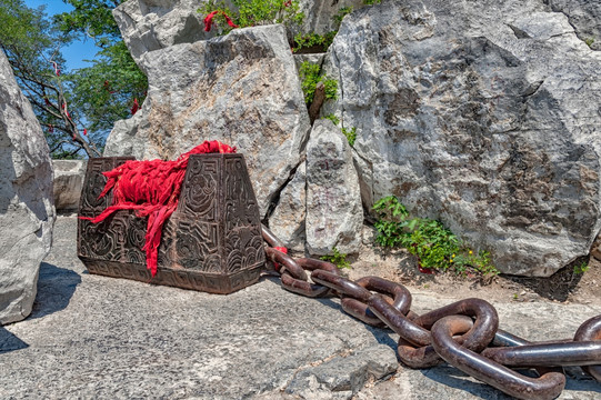 铁锁链雕塑
