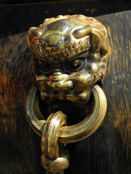 北京故宫太和殿鎏金铜缸辅首