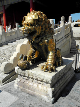 北京故宫乾清门铜鎏金雄狮