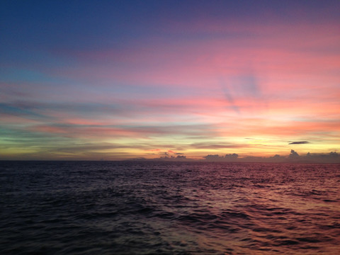 霞光海面