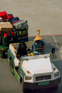 机场地勤 托运行李运输
