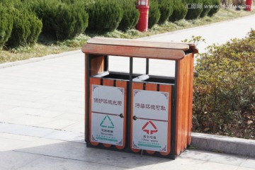 垃圾桶