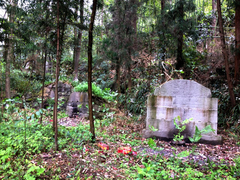 农村坟墓