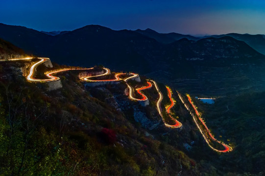 仰天山九龙盘夜景