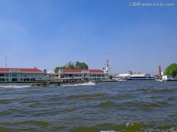 泰国湄南河沿岸风光