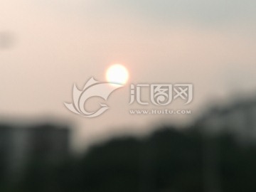 夕阳朝阳雾化效果摄影