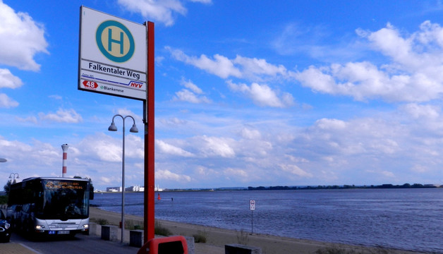 河滩公交站