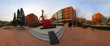 北京现代音乐学院犁琴雕塑全景
