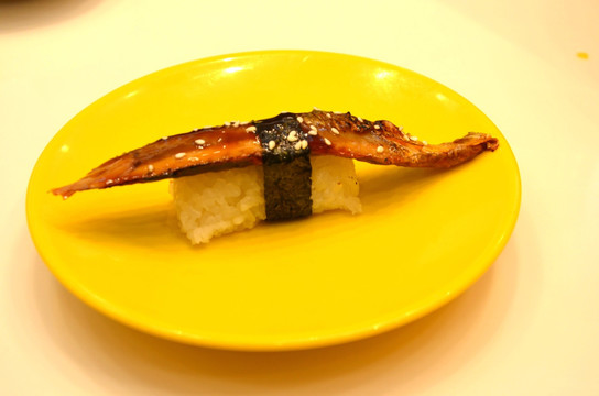 秋刀鱼寿司卷