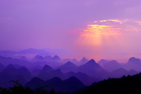 山峦层叠