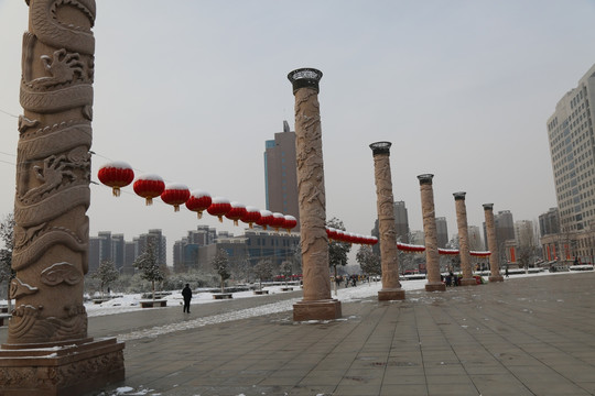 广场雪景