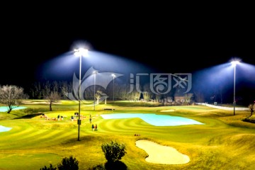 夜间高尔夫球场
