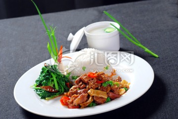 红烧牛腩饭