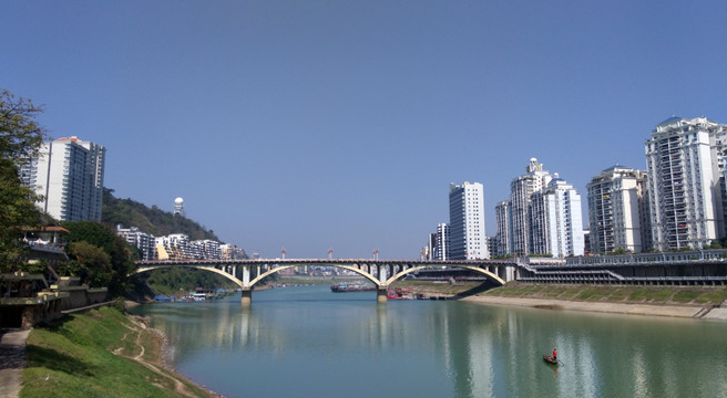 广西梧州桂江河景