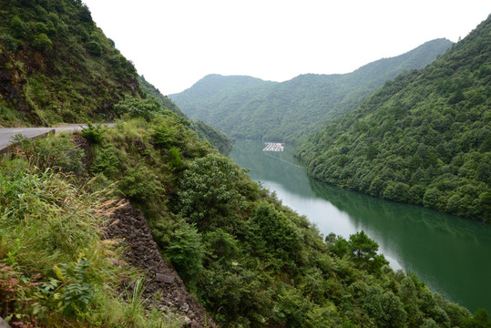 三清山里的小河