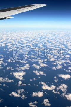 俯瞰海上云朵